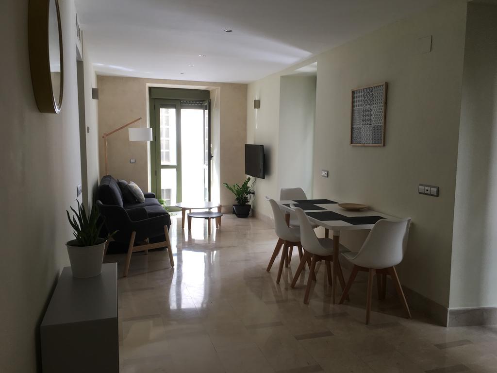 1E Azofaifo St Apartment Sevilla Bagian luar foto