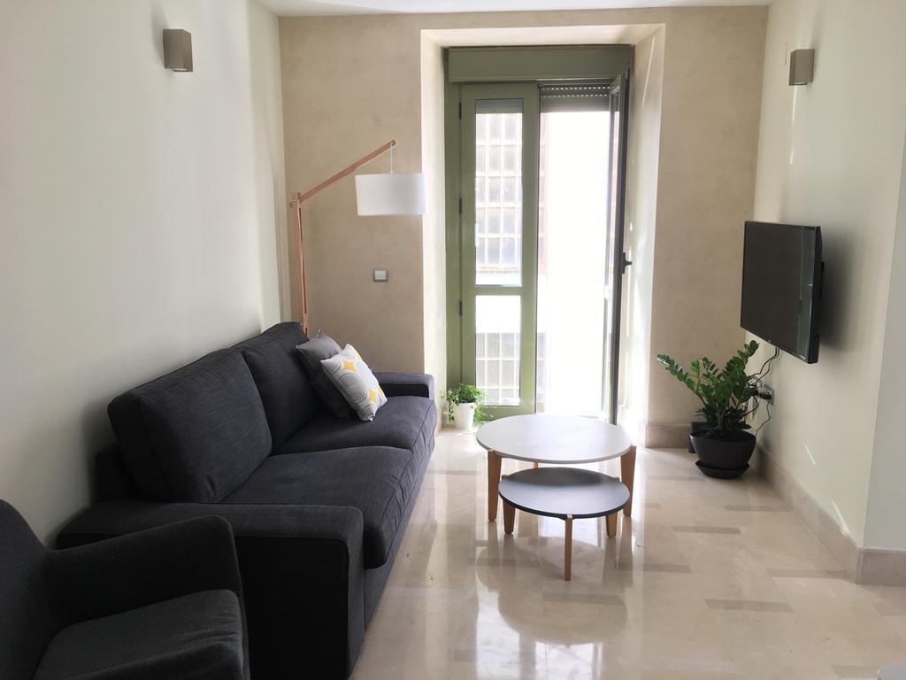 1E Azofaifo St Apartment Sevilla Bagian luar foto