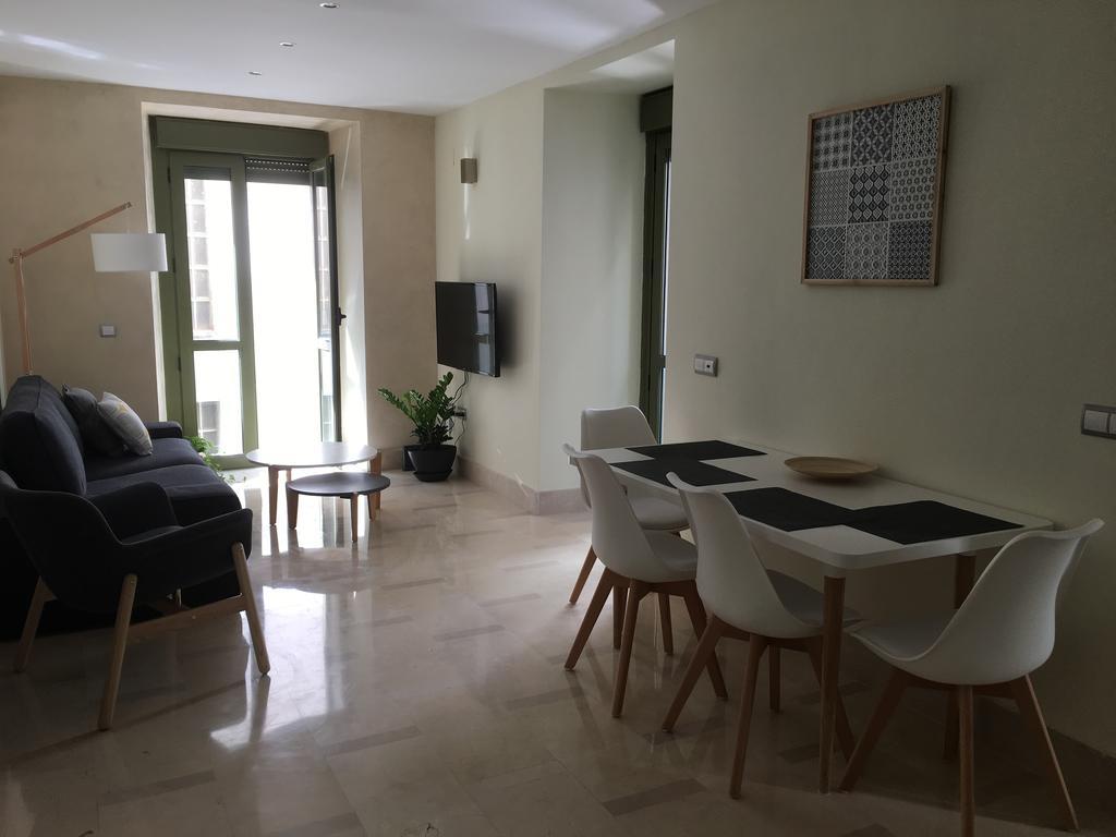 1E Azofaifo St Apartment Sevilla Bagian luar foto