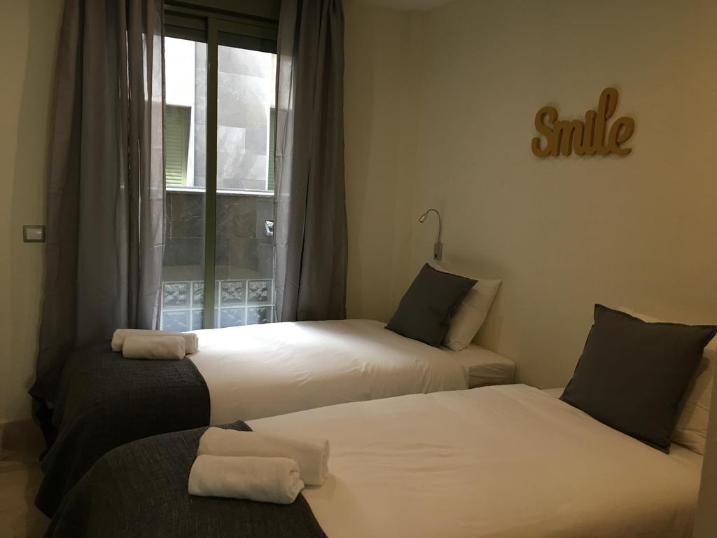 1E Azofaifo St Apartment Sevilla Bagian luar foto
