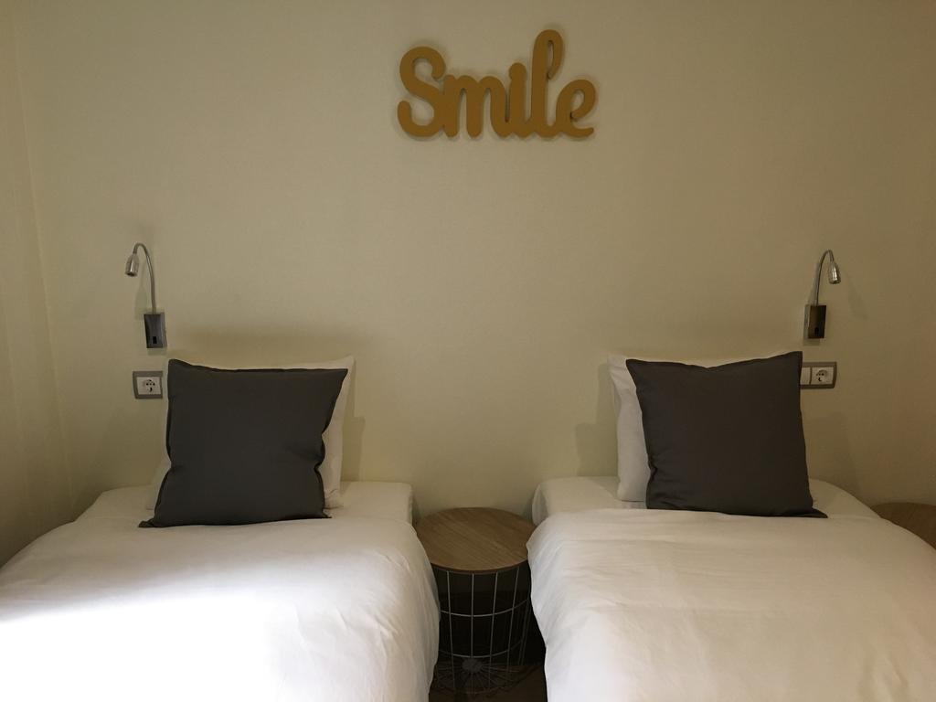 1E Azofaifo St Apartment Sevilla Bagian luar foto