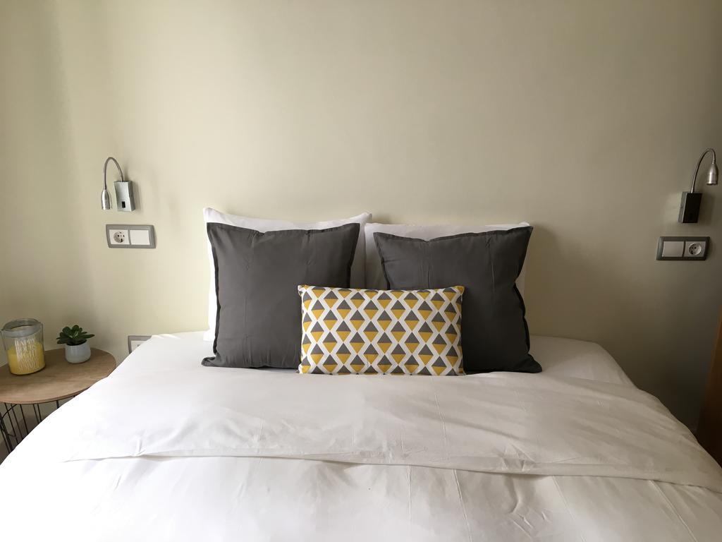 1E Azofaifo St Apartment Sevilla Bagian luar foto