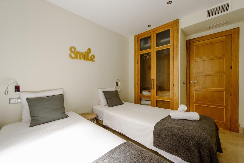 1E Azofaifo St Apartment Sevilla Bagian luar foto