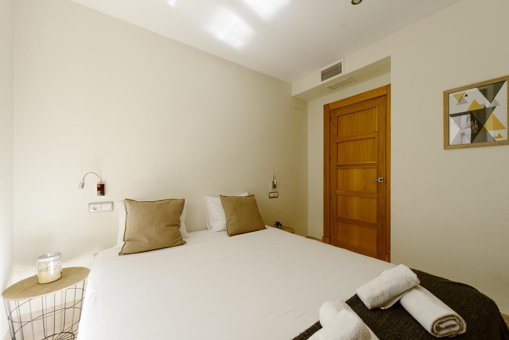 1E Azofaifo St Apartment Sevilla Bagian luar foto