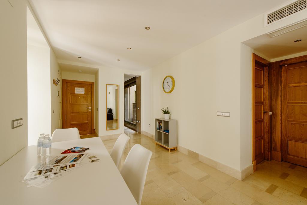 1E Azofaifo St Apartment Sevilla Bagian luar foto