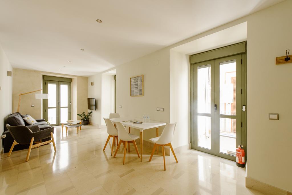 1E Azofaifo St Apartment Sevilla Bagian luar foto
