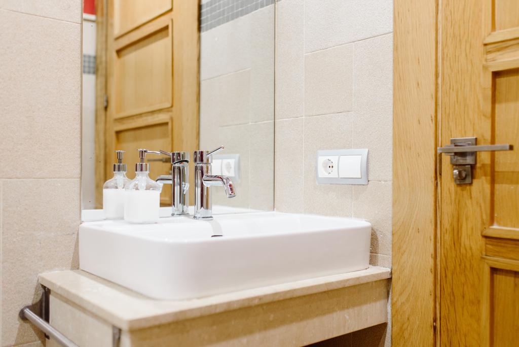 1E Azofaifo St Apartment Sevilla Bagian luar foto